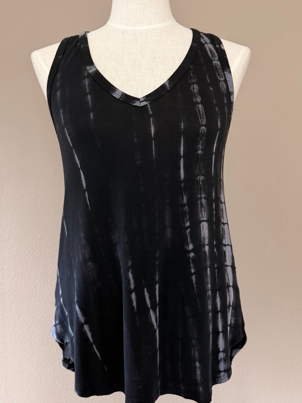Peyton Jensen Long Tie-Dye V-Neck Tank Top - XS